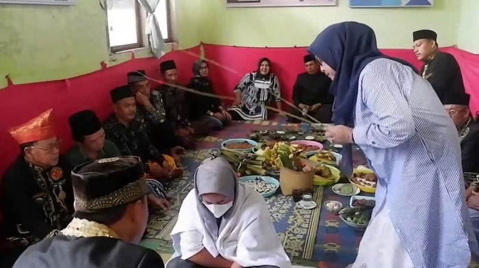 **Terbukti Selingkuh, 2 Warga Bengkulu Dicambuk 100 Kali dan Denda Rp 30 Juta: Tradisi Adat yang Membuat Heboh**