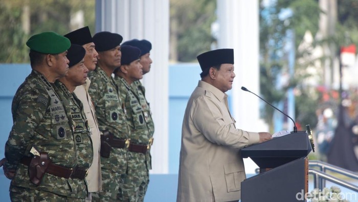 **Pidato Prabowo di TNI Ke-80: Peringatan Teguh Soal Introspeksi dan Ketahanan!** #PrabowoDanTNI80 #IntrospeksiTNI