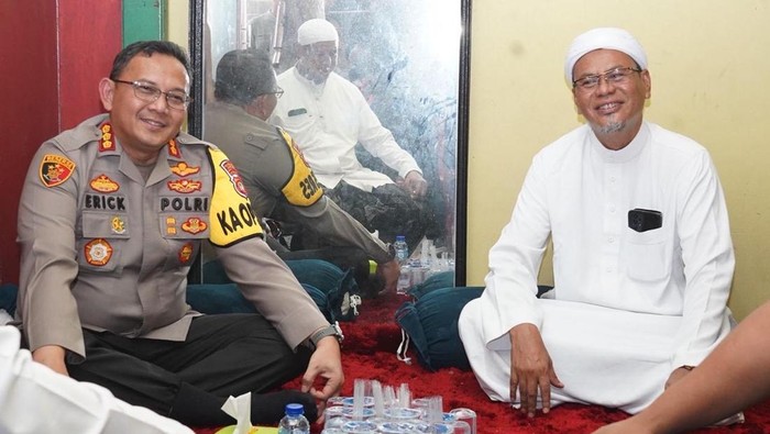 Tokoh Agama di Jakut Dianugerahi Penghargaan Kapolres atas Peran Aktif dalam Menjaga Kamtibmas!