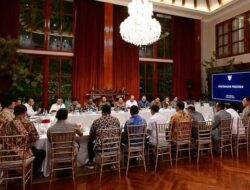 “Prabowo Panggil Menteri-menteri di Kertanegara, Bahas MBG hingga Ponpes Roboh: Apa yang Sebenarnya Terjadi?”