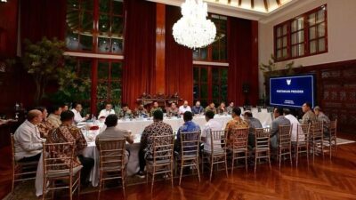 “Prabowo Panggil Menteri-menteri di Kertanegara, Bahas MBG hingga Ponpes Roboh: Apa yang Sebenarnya Terjadi?”