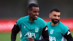 “Slot: Isak & Salah – Dua Pemain yang Mungkin Menentang Waktu”