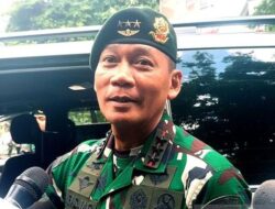 **Tragedi HUT TNI: Prajurit Kostrad Meninggal Kecelakaan dari Tank di Monas**