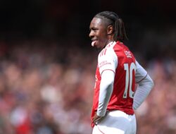 [Belum Hoki saja, Eze: Kebohongan Besar di Dunia Sepak Bola]