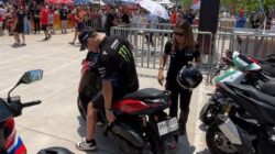 **Act of Service Quartararo: Beri Helm dan Turunkan Footstep buat Boncenger Wanita** di MotoGP Mandalika 2025