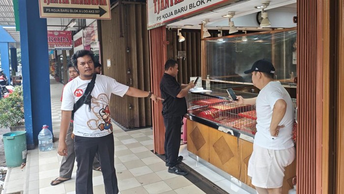 Pria di Jakut Pura-pura Beli, Kalung Emas 25 Gram Diselundupkan!