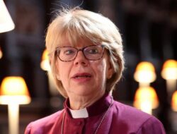 “Sarah Mullally: Perempuan Pertama yang Menjadi Uskup Agung di Gereja Inggris, Sebuah Langkah Menuju Egalitas”