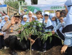Kapolres Kampar Ajarkan Anak TK Cinta Lingkungan, Tanam Pohon: Inspirasi untuk Generasi Berkelanjutan!