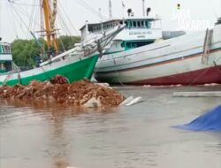 **Tanggul Jebol di Sunda Kelapa, Lalin Penjaringan Terasa Macet Parah!**