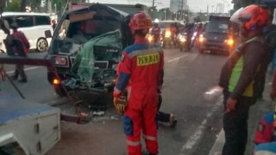 “Tragedi Pasar Minggu: Mobil Boks Tabrak Metrotrans, 1 Penumpang Terluka Mengerikan!”