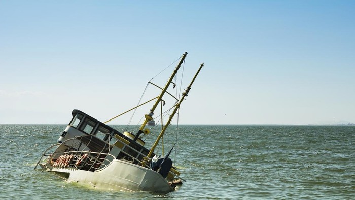 Kapal Nelayan Tenggelam, 5 Orang Hilang di Laut Seribu: Tragedi yang Mengguncang Negeri