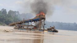 Penertiban PETI di Kuansing Sempat Memanas, 43 Rakit Dimusnahkan – Update 1
