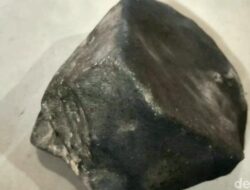 Meteor Diduga Jatuh di Tegal, Batu Langit Ini Jadi Perbincangan Warga!