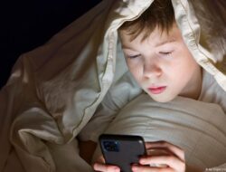 Main Medsos Bikin Kecanduan Seperti Pakai Heroin? – Update 1