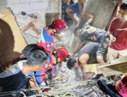 “Rumah 2 Lantai di Jakut Ambruk saat Direnovasi, 2 Pekerja Terjebak dalam Derasnya Lumpur”