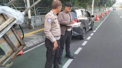 [Kecelakaan Mobil Vs Motor di Jl Trunojoyo Jaksel, Ada Korban Luka]