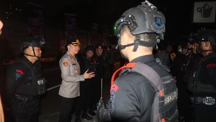 [Penyebab Ledakan di Farmasi Pondok Aren, Puslabfor Polri Ungkap Misteri!](https://example.com)