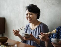 “Sushi dan Ramen: Makanan Jepang yang Diklaim Ahli Gizi Turunkan Risiko Kanker!!