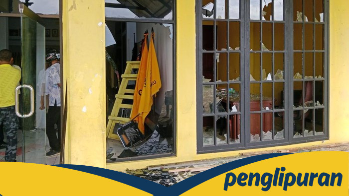 [Kantor DPD Golkar di Ambon Dihantam Massa, Jendela Pecah-Pintu Rusak! Apa yang Sebenarnya Terjadi?]