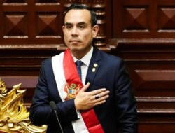 Dina Boluarte Dimakzulkan, Ketua Kongres Jadi Presiden Baru Peru: Krisis atau Peluang?