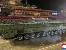 Korut Gelar Parade Militer, Pamerkan Rudal Antarbenua Terbaru yang Menakutkan