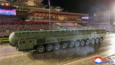 Korut Gelar Parade Militer, Pamerkan Rudal Antarbenua Terbaru yang Menakutkan