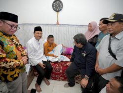 Gus Ipul Beri Harapan kepada Santri Korban Ponpes Ambruk: “Tak Menyerah pada Keadaan”