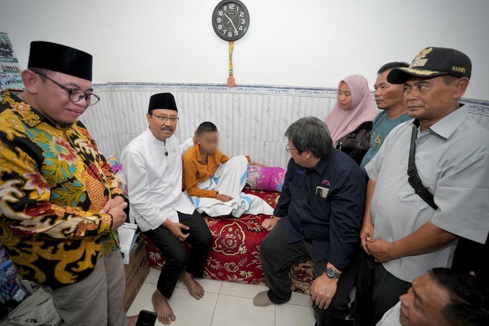 Gus Ipul Beri Harapan kepada Santri Korban Ponpes Ambruk: