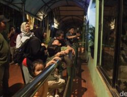 “Antusiasme Tinggi Warga Saat TM Ragunan Perdana Buka Malam Hari: Geliat Malam yang Menjanjikan”