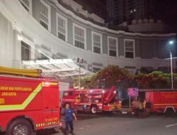 Mal di Kelapa Gading Terbakar, 14 Damkar Sibuk Tuntaskan Kebakaran Dini Hari!