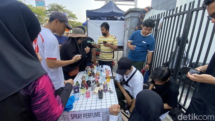 CFD Depok: Warga Terpesona dengan Parfum Rp2 Ribu, Apa Rahasianya?