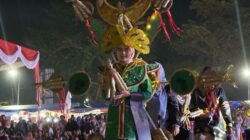 [Bersama Kapolres, Ribuan Warga Kuansing Gembira di Karnaval Batik]