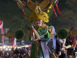 [Bersama Kapolres, Ribuan Warga Kuansing Gembira di Karnaval Batik]