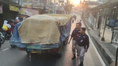 Truk Mogok di Petukangan, TransJ Koridor 13 Terlambat Picu Antrean Mengular