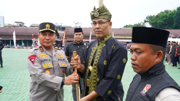 Tongkat Komando Diserahkan, Dubalang Riau Resmi Jaga Alam