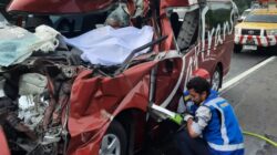 [Tragedi Tol Purbaleunyi: Mobil Travel Tabrak Truk, 1 Tewas, 9 Tercidera]