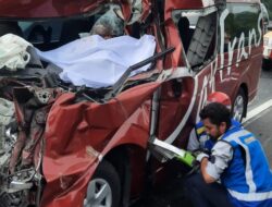 [Tragedi Tol Purbaleunyi: Mobil Travel Tabrak Truk, 1 Tewas, 9 Tercidera]