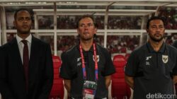 Kluivert dan Staf Belanda-nya: Masa Mereka Bisa Latih Indonesia?