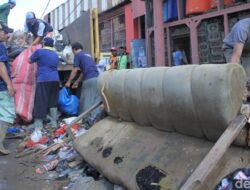 “DKI Gratiskan Angkut Sampah Besar, Warga Dapat Ajukan Via Website: Solusi Praktis atau Polemik?”