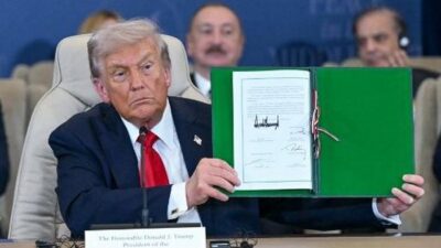 **Trump Pujian Tulus untuk Prabowo di KTT Damai Gaza: Indonesia Negara Berkembang Hebat**