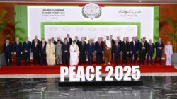 Prabowo Berjejer dengan Trump, El-Sisi, dan Erdogan dalam Sesi Foto KTT Perdamaian Gaza
