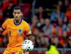 **Duh, Gravenberch Cedera! Liverpool Kehilangan Gelandang Kunci di Timnas Belanda**