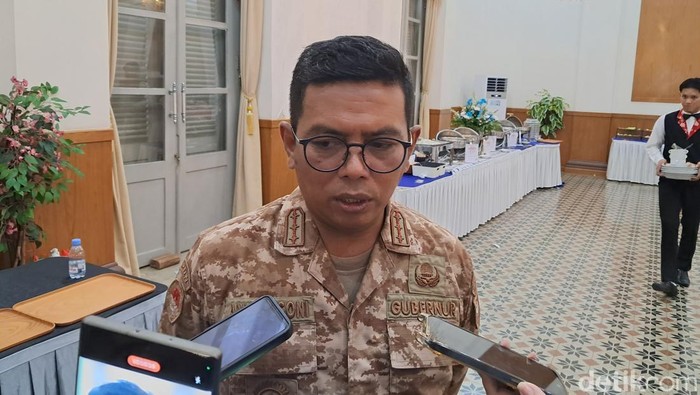 Kepsek SMA di Banten Tampar Murid Merokok, Proses Dinonaktifkan: Polemik Disiplin vs Hak Anak