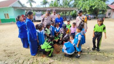 Polres Dumai Ajak Anak TK Tanam Pohon, Wujudkan Generasi Peduli Lingkungan