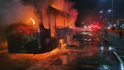 Api Menyerang! Bus di Jakut Terbakar, Kerugian Rp 2 Milyar