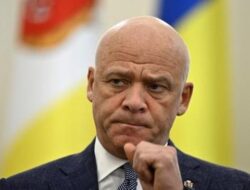 “Ukraina Cabut Kewarganegaraan Walkot Odessa, Diduga Punya Paspor Rusia: Skandal Kebangsaan yang Guncang Politik”