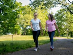 **Ini Alasan Efek Japanese Walking Lebih Dahsyat dari Jogging**