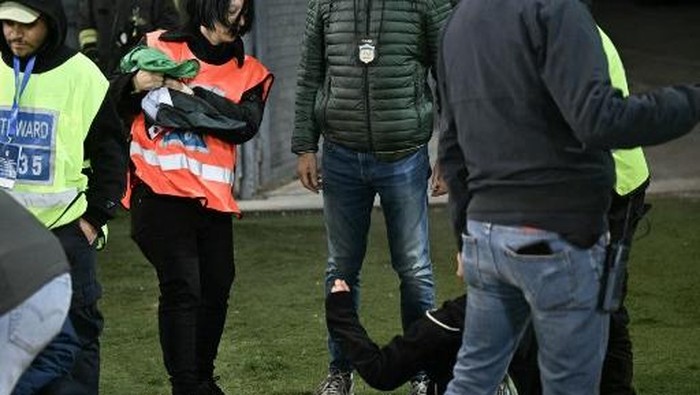 Ribuan Massa Pro-Palestina Bentrok dengan Polisi Saat Laga Italia vs Israel, Ketegangan Muncul di Tengah Tembakan Aksi Solidaritas