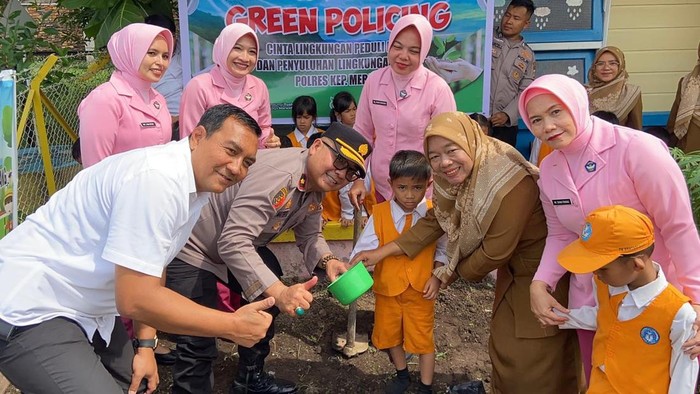 Anak-Anak TK Bhayangkari di Meranti Tanam Pohon Bareng Polisi, Keceriaan yang Menebar Harapan!