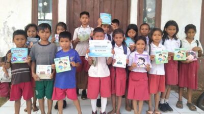 “Anak Pelosok NTT Bahagia Terima Buku Donasi dari berbuatbaik.id dan Mitra”